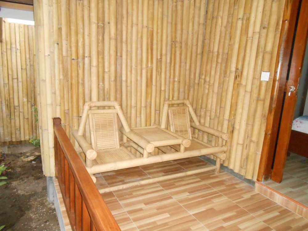 Sari Laut Deluxe Bungalow 6
