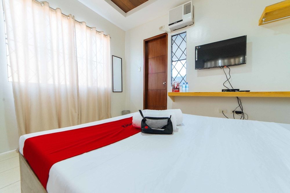 RedDoorz Plus @ Sindalan San Fernando City Double Room 4