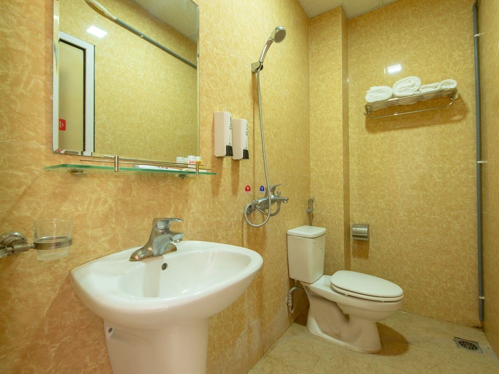 OYO 417 Truong Son Hotel Superior Double Room 6