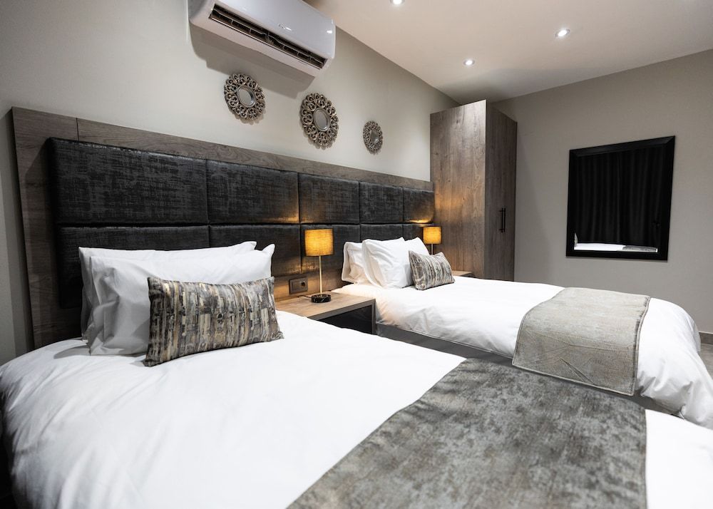 Luxe Suites Boutique Hotel Standard Twin Room 2