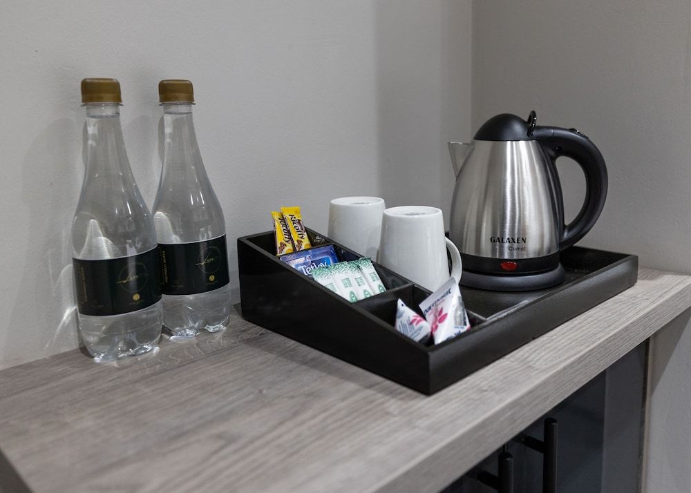 Luxe Suites Boutique Hotel Standard Twin Room 3