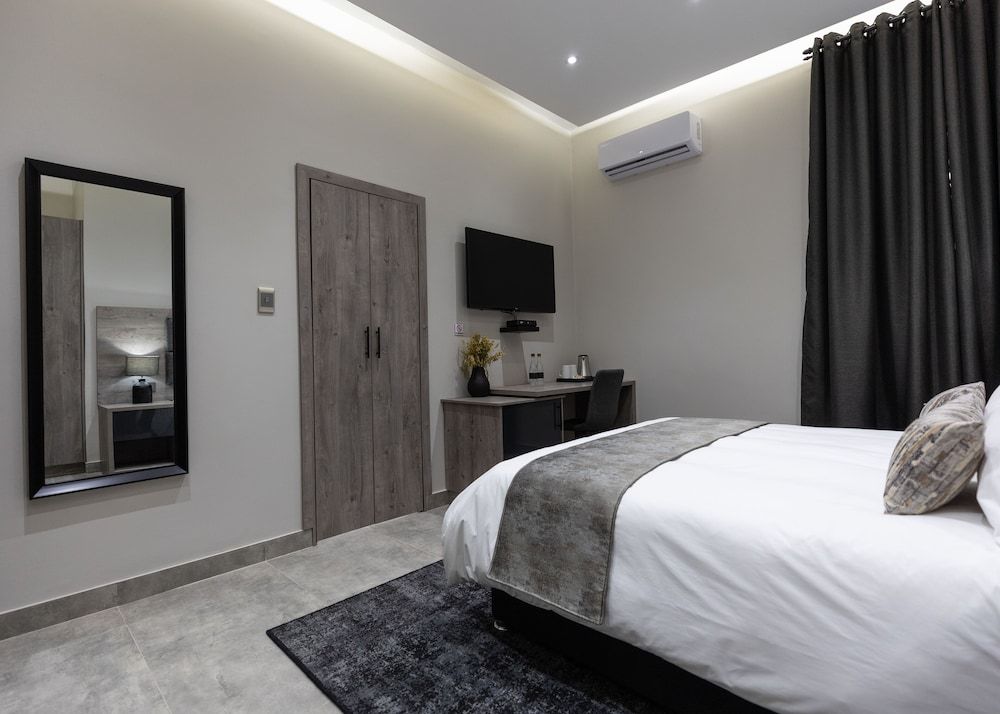 Luxe Suites Boutique Hotel Deluxe Double Room 4