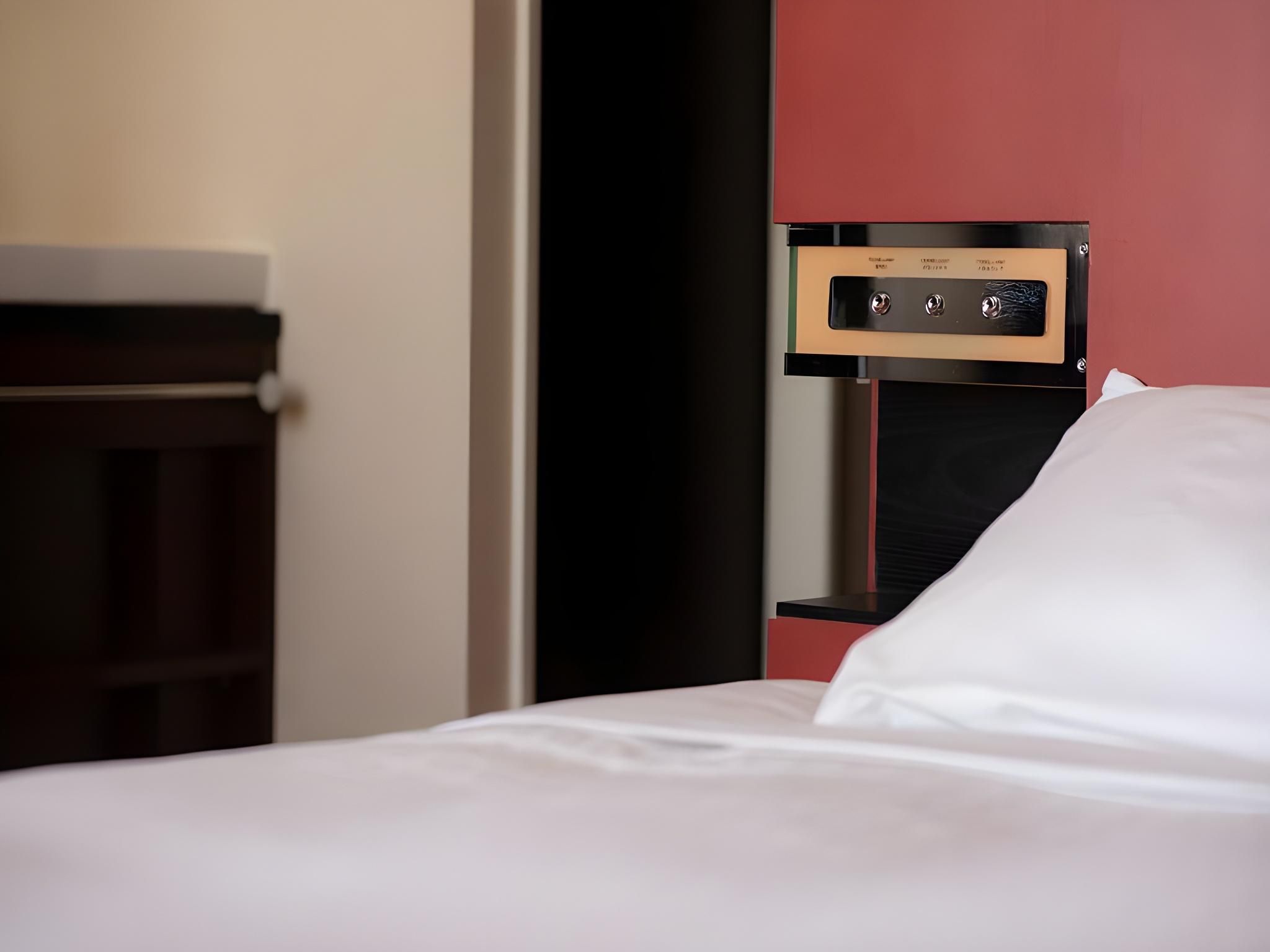 Single - Non-Smoking