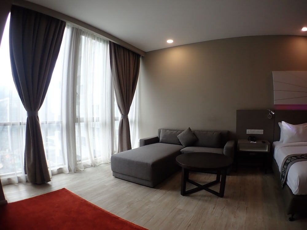 De Elements Business Hotel Damansara Deluxe King Room 8