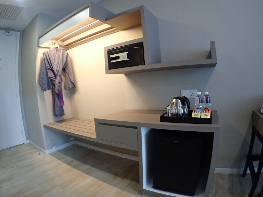 De Elements Business Hotel Damansara Deluxe King Room 9