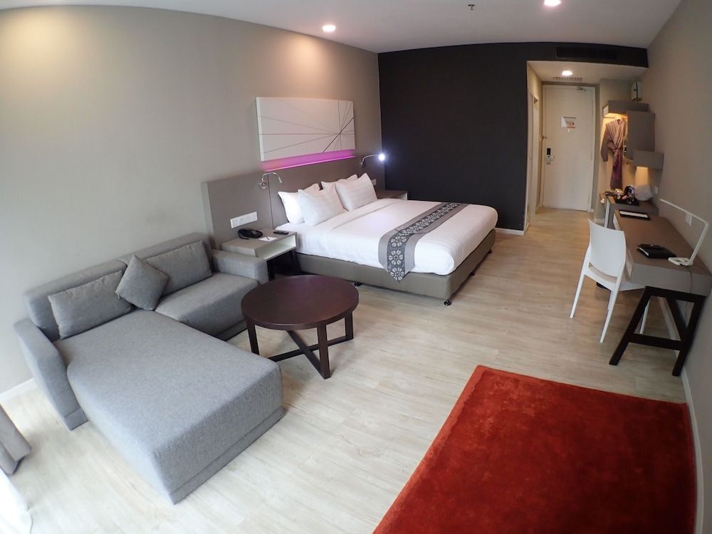 De Elements Business Hotel Damansara Deluxe King Room 2