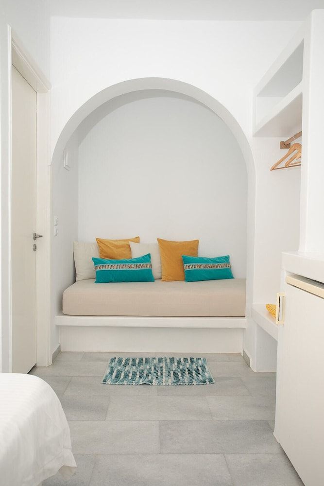 Standard, Queen and Twin, Beach or Sea View, Balcony