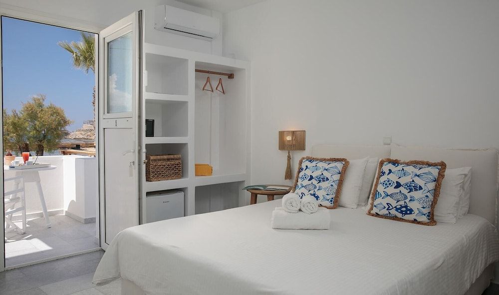 Standard, Queen and Twin, Beach or Sea View, Balcony
