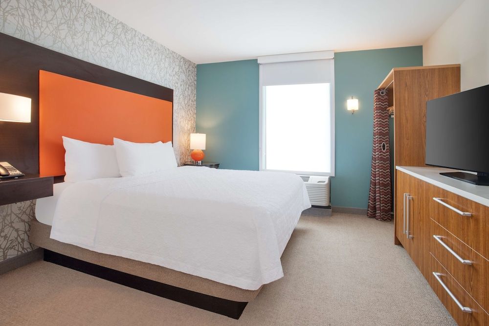 Suite, 1 King Bed, Accessible, Non Smoking (Hearing)