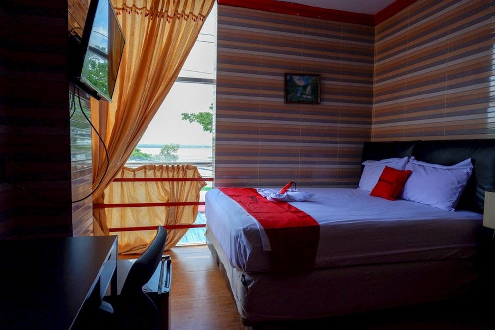 Deluxe Room (Reddoorz)