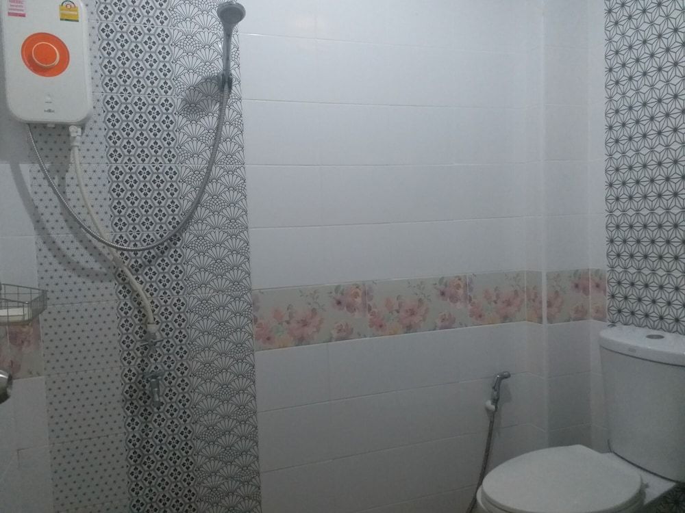 Chawalee Place Standard Room 6