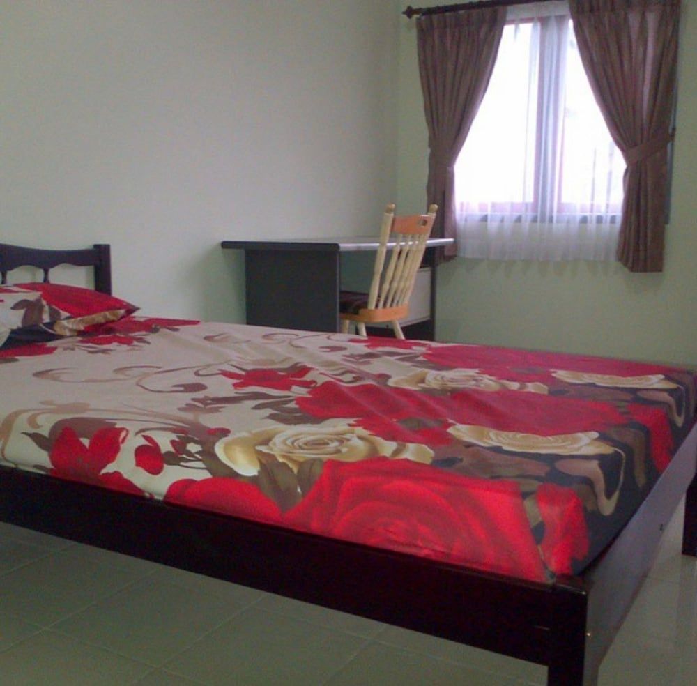 undefined SPOT ON 91343 Kartika Guest House SyariahNearPantai Stres