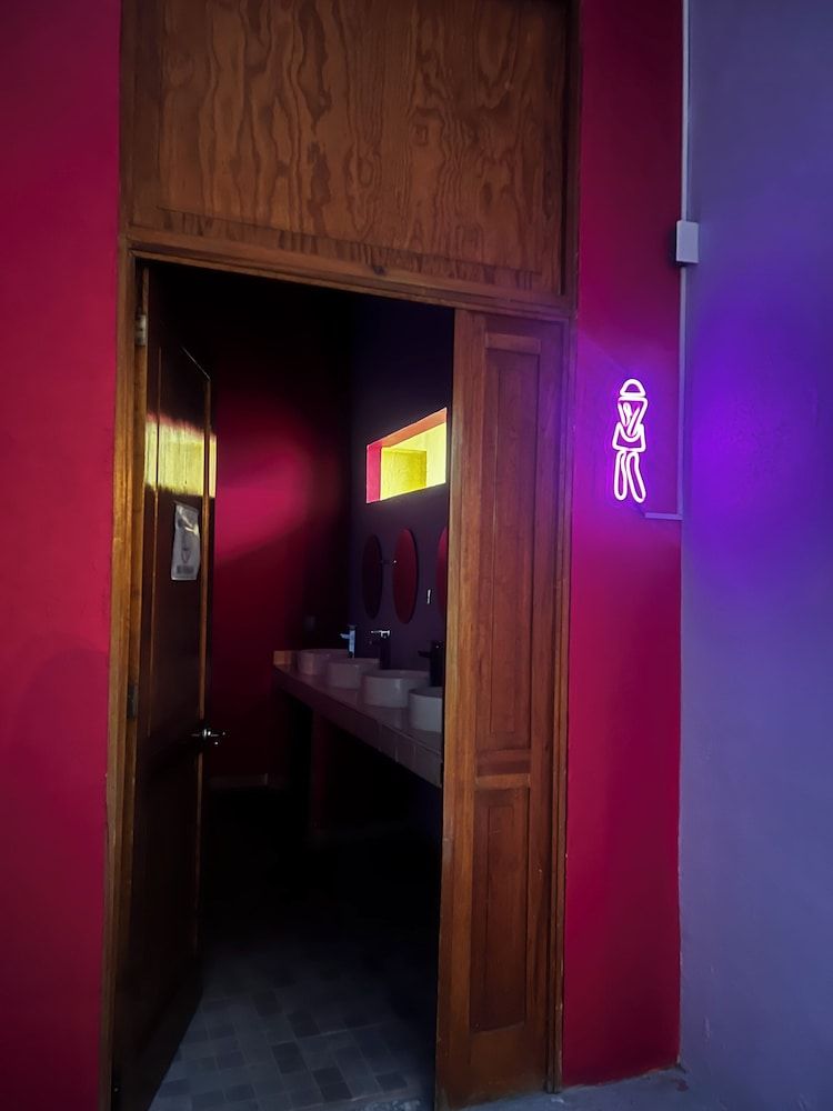 Hostal Amigo - Hostel Standard Double Room, Shared Bathroom 7