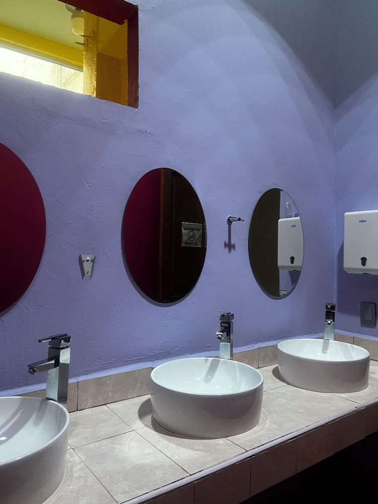 Hostal Amigo - Hostel Standard Double Room, Shared Bathroom 8