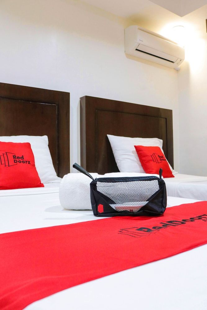 undefined RedDoorz @ Junquera Extension Cebu 9