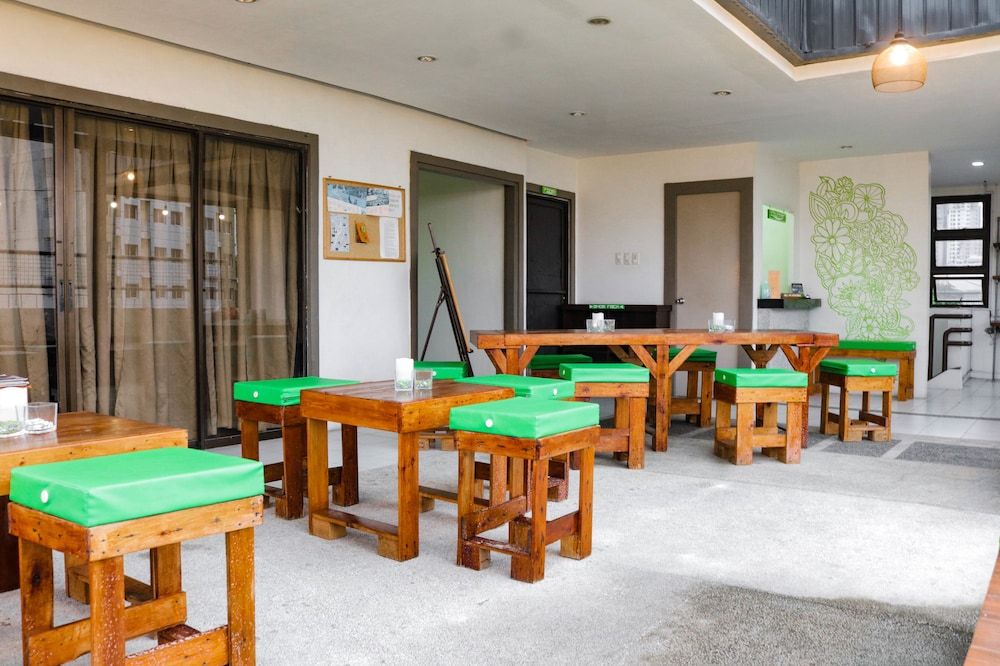 undefined RedDoorz @ Junquera Extension Cebu 3