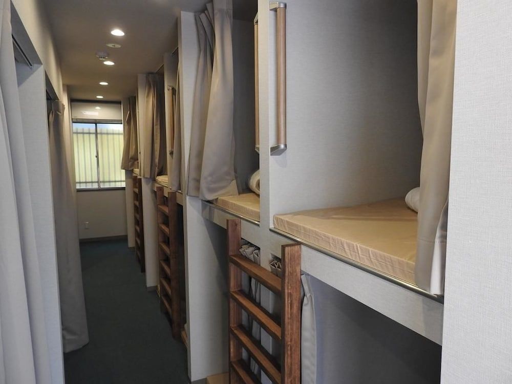 bnb+ Secret Base Mejiro - Hostel Mixed Dormitory Room 6