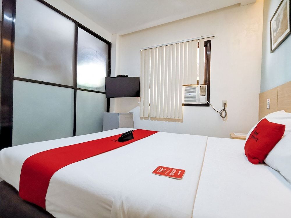 RedDoorz near Trade School Gensan Deluxe Room 5