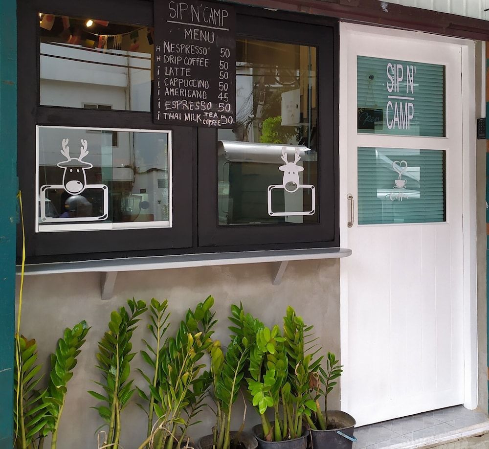 undefined Sip N' Camp - Hostel