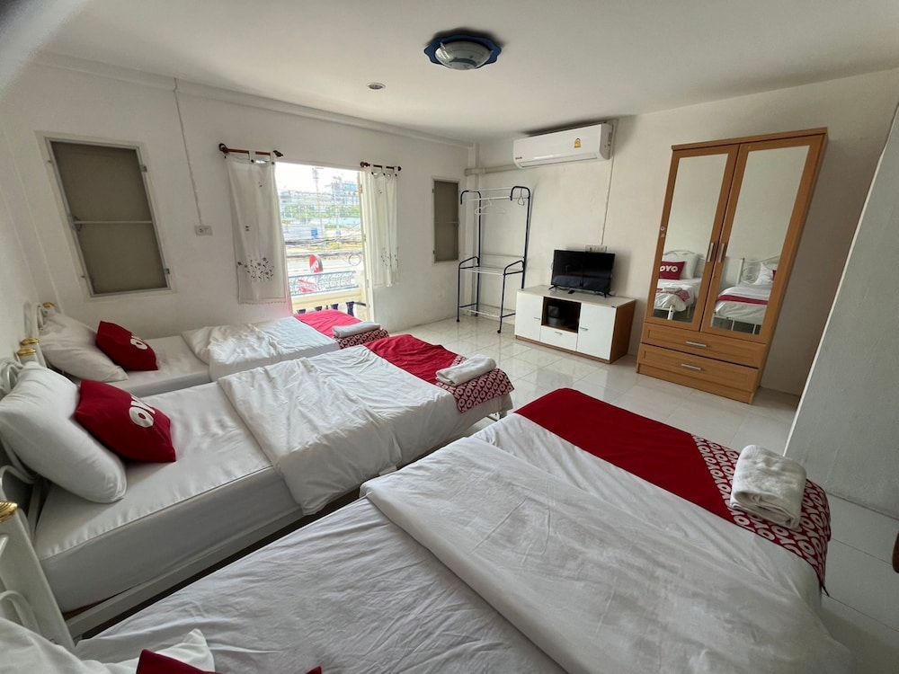 Sabai Place Deluxe Triple Room 13