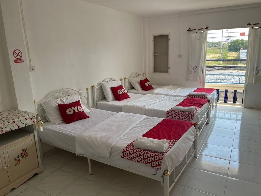 Sabai Place Deluxe Triple Room 8