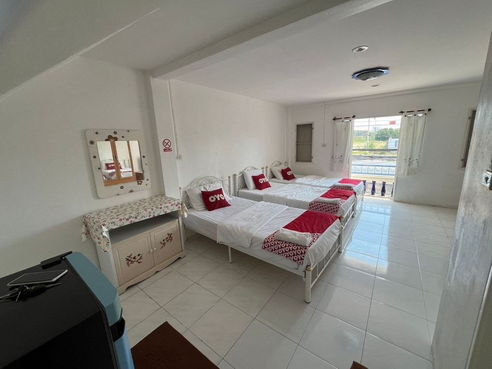 Sabai Place Deluxe Triple Room 2