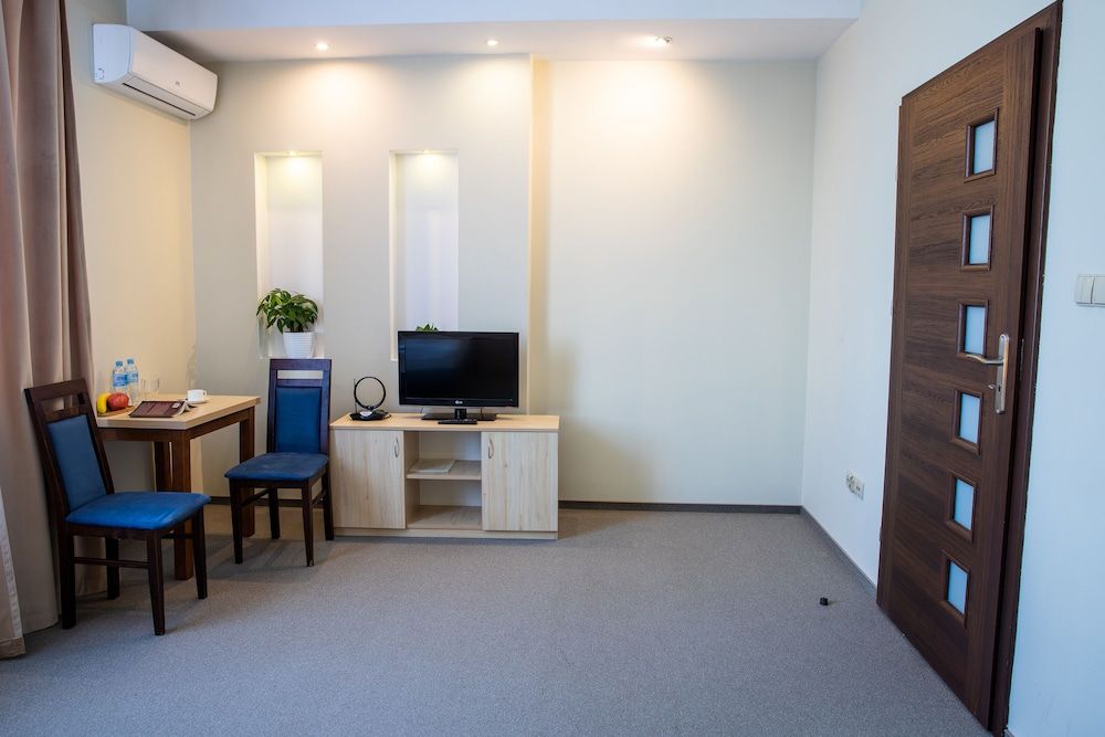 Hotel Kardamon Twin Room 3