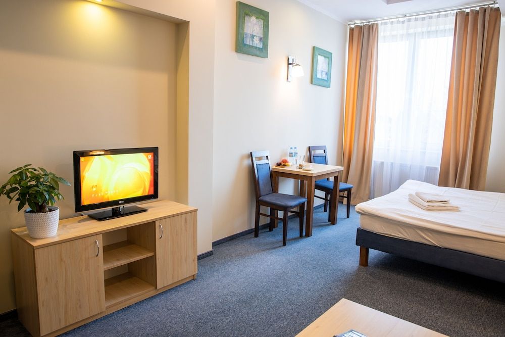 Hotel Kardamon Double Room Single Use, 1 King Bed 2