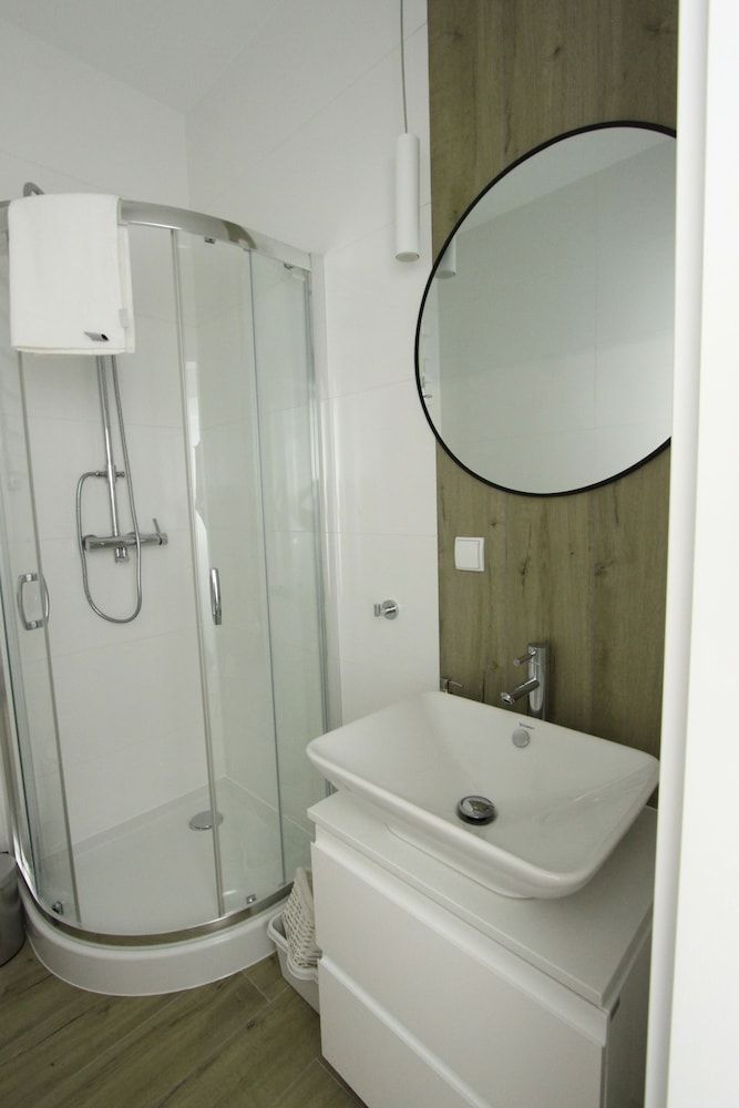 Łazienna Premier Apartment (1) 7