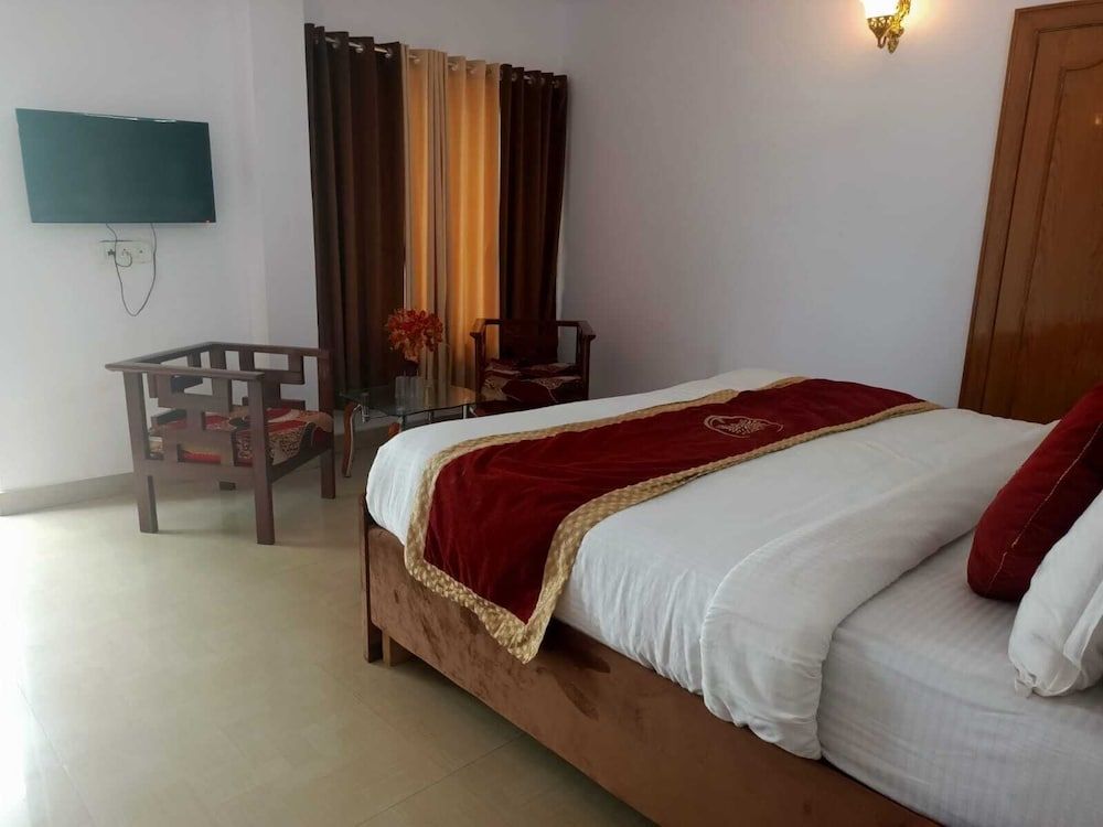Ambience Hill Nainital Deluxe Double Room 9