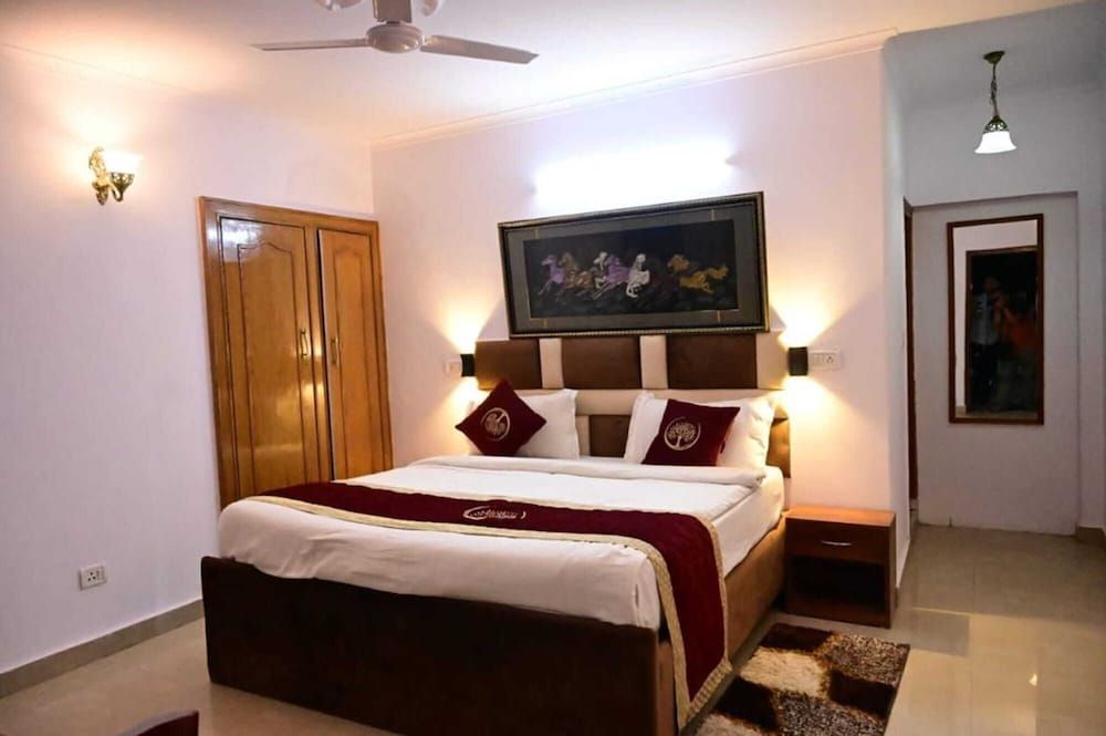 Ambience Hill Nainital Deluxe Double Room 3