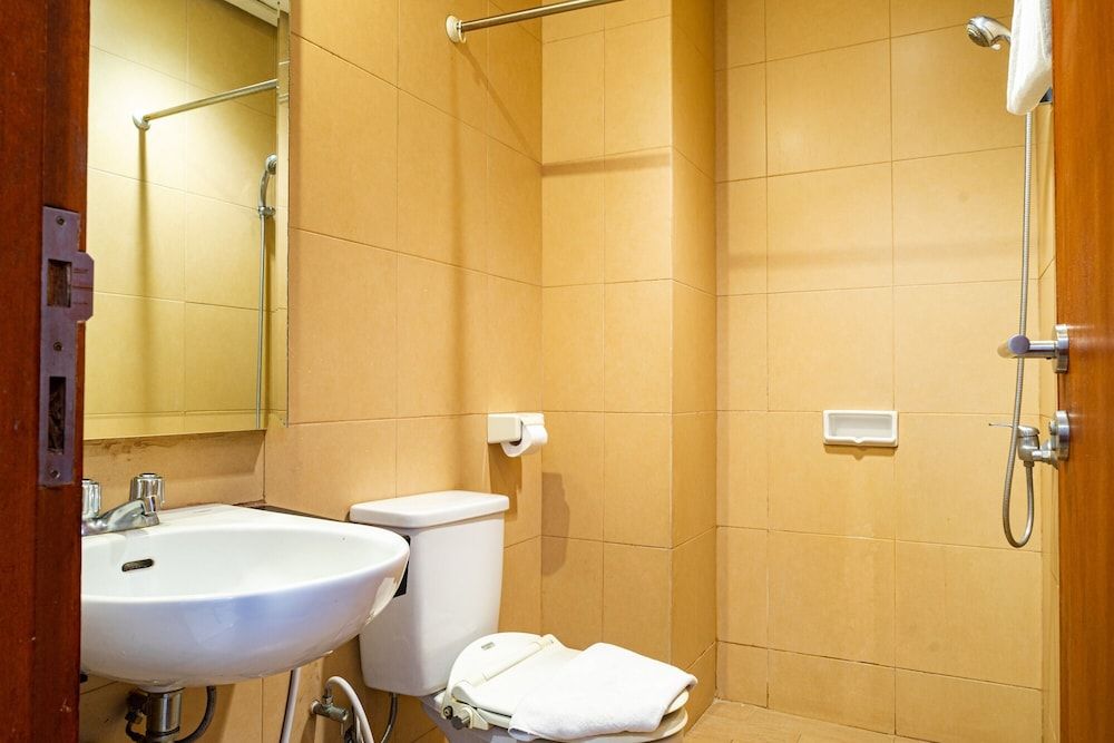 RedDoorz Plus near Blok M Square Double Room (RedDoorz) 4