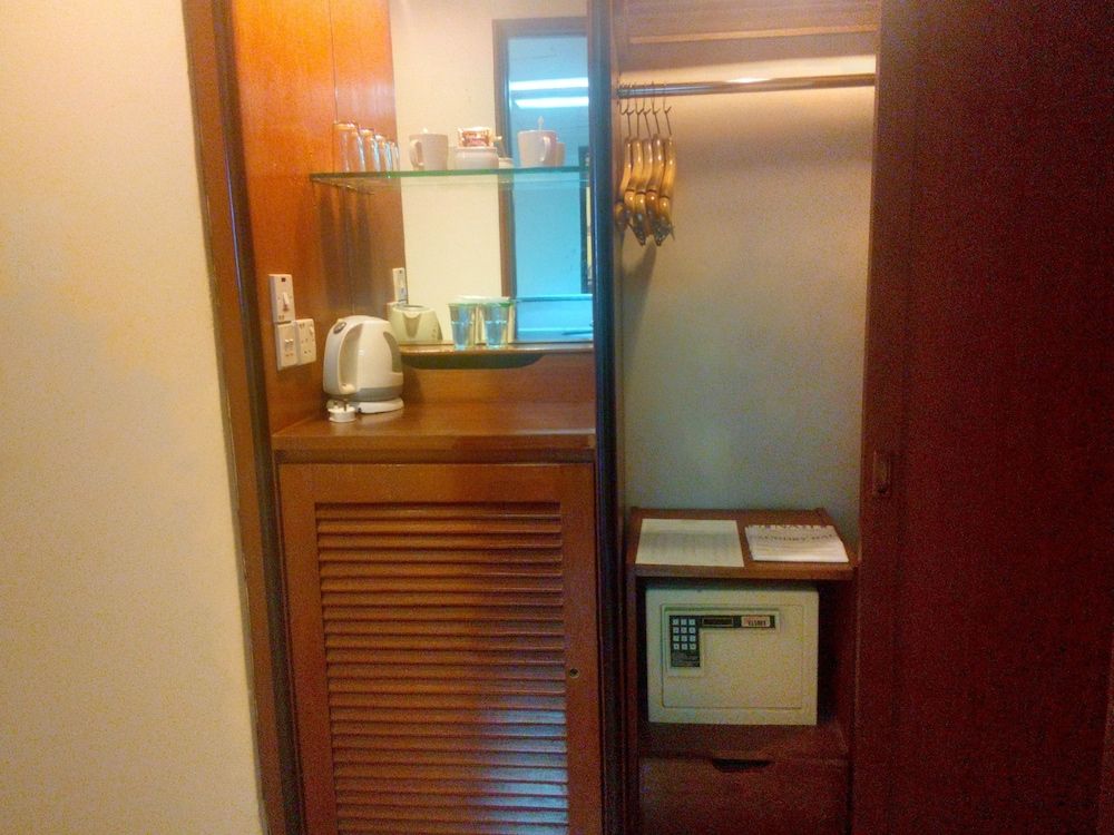 Standard Deluxe Twin