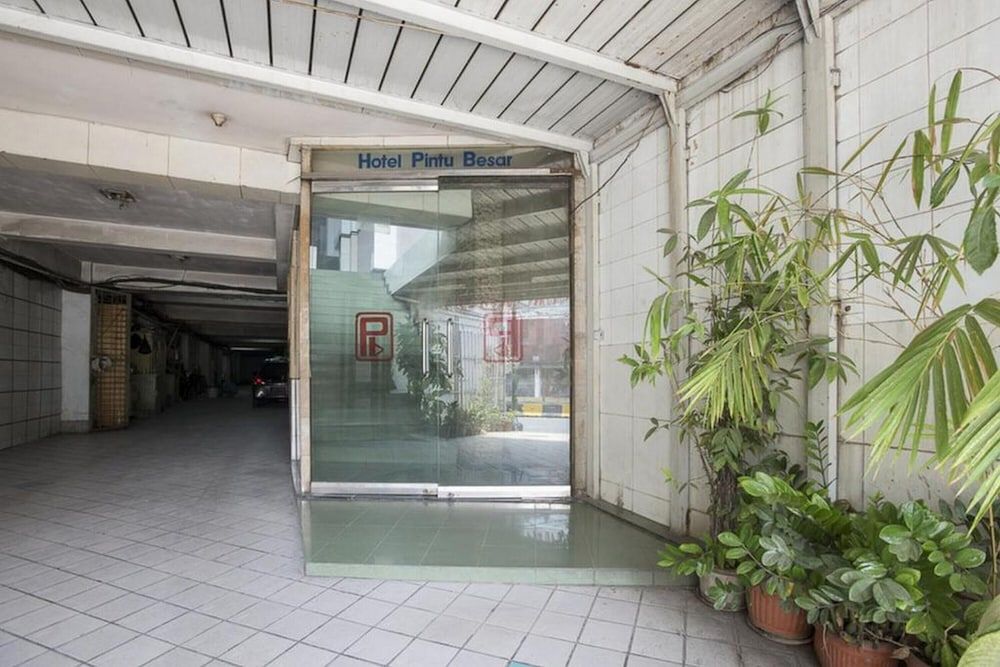 undefined Formerly Reddoorz Plus Near Jakarta Kota Station 5