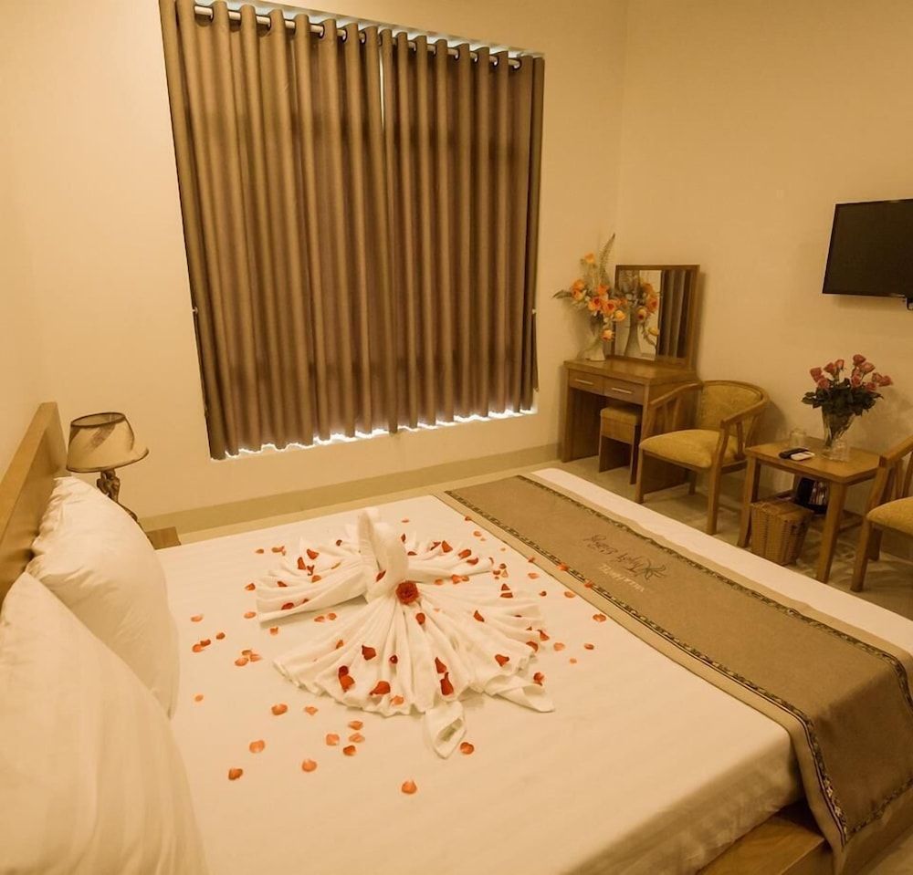 Tuyet Suong Villa Hotel Standard Double Room 3