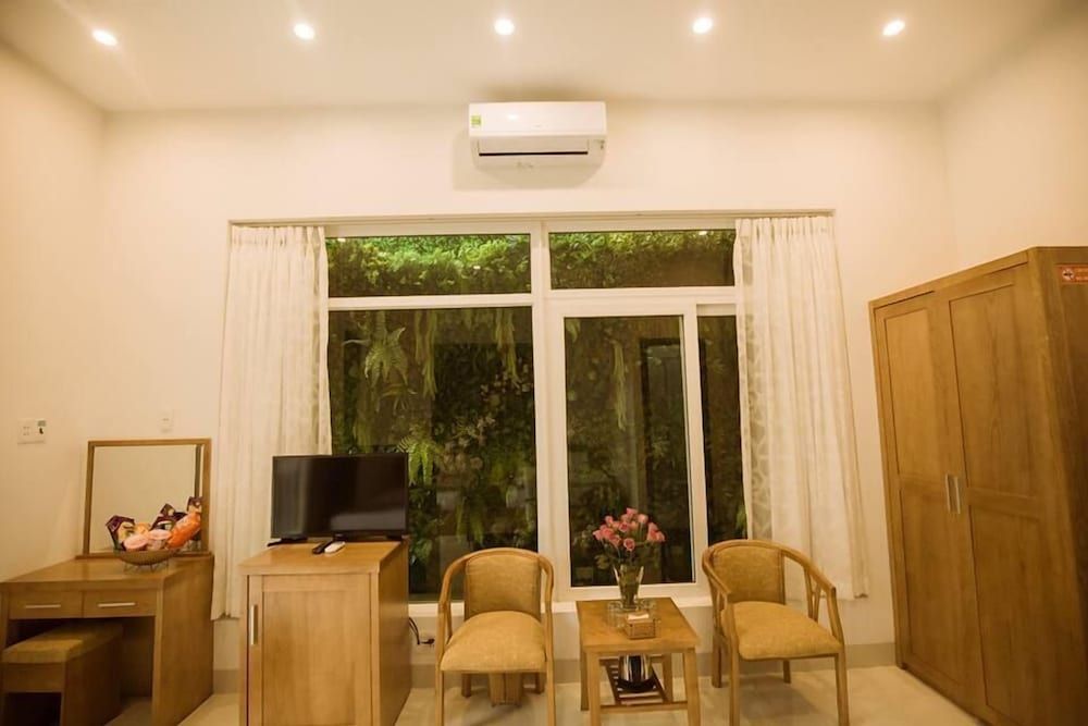 Tuyet Suong Villa Hotel Standard Double Room 6