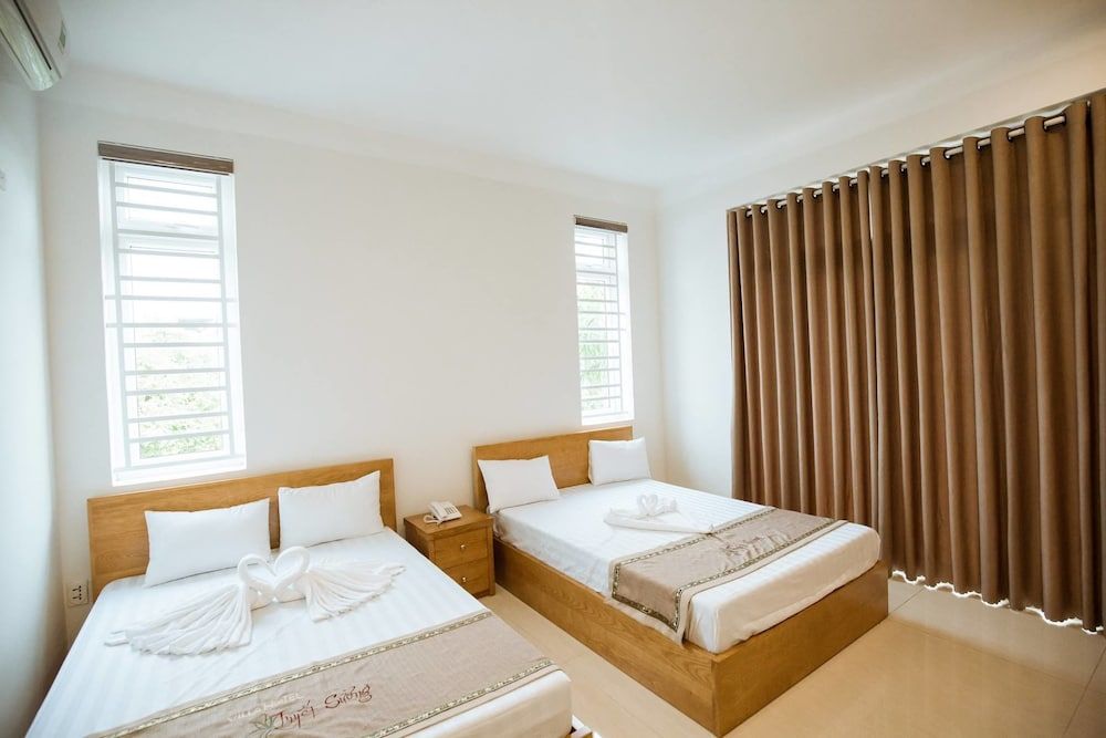 Tuyet Suong Villa Hotel Standard Quadruple Room 3
