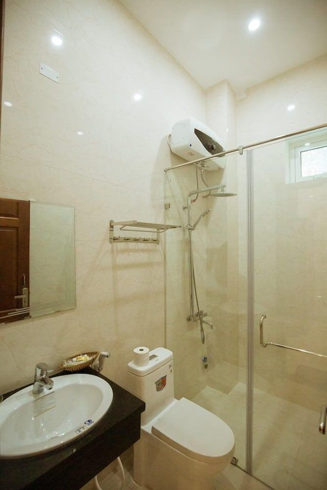 Tuyet Suong Villa Hotel Standard Double Room 8