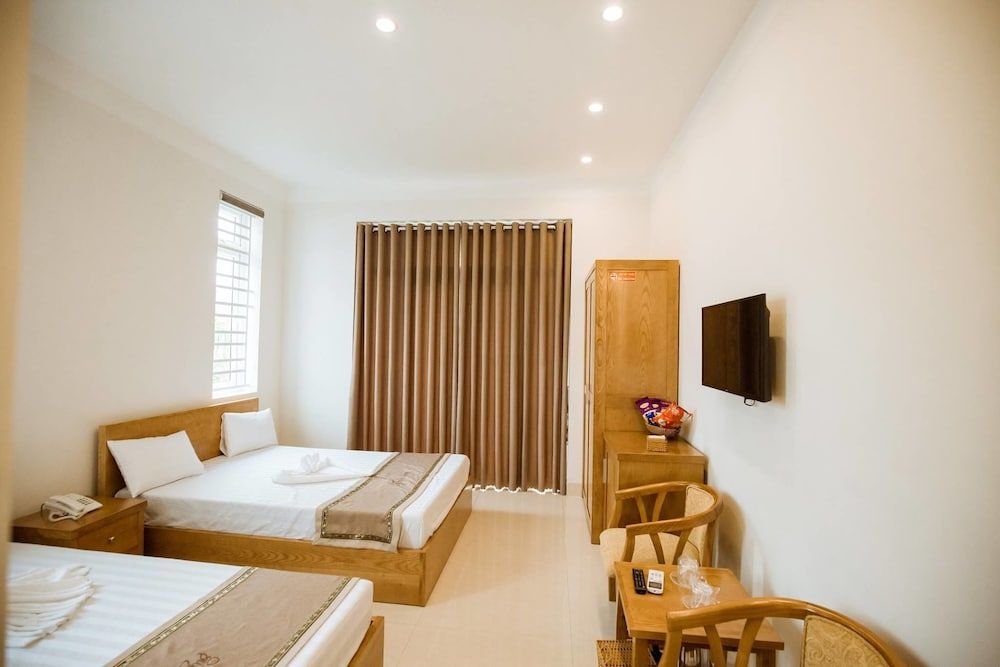 Tuyet Suong Villa Hotel Standard Quadruple Room 5