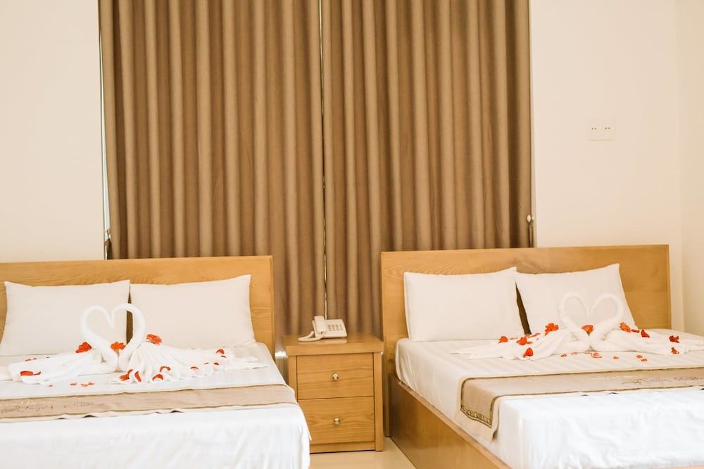 Tuyet Suong Villa Hotel Standard Quadruple Room 4
