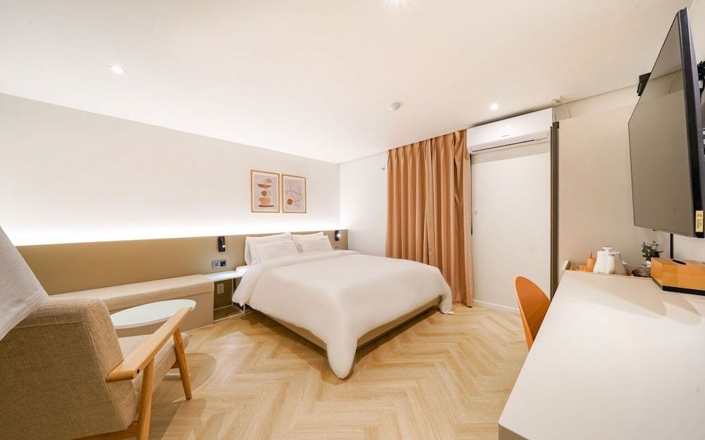 Hotel  Yam YeonSan Standard Double Room 7