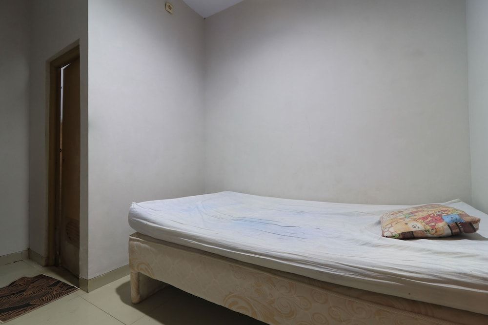 Residence Minimalis Mampang Standard Room 7