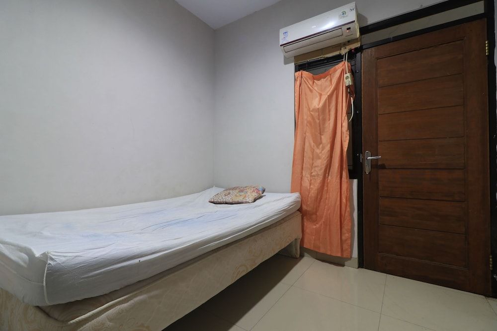 Residence Minimalis Mampang Standard Room 6