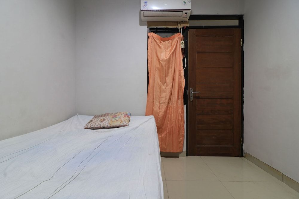 Residence Minimalis Mampang Standard Room 5