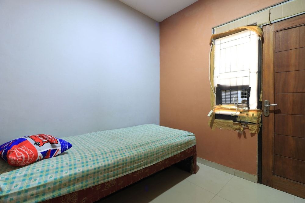 Residence Minimalis Mampang Standard Room 3