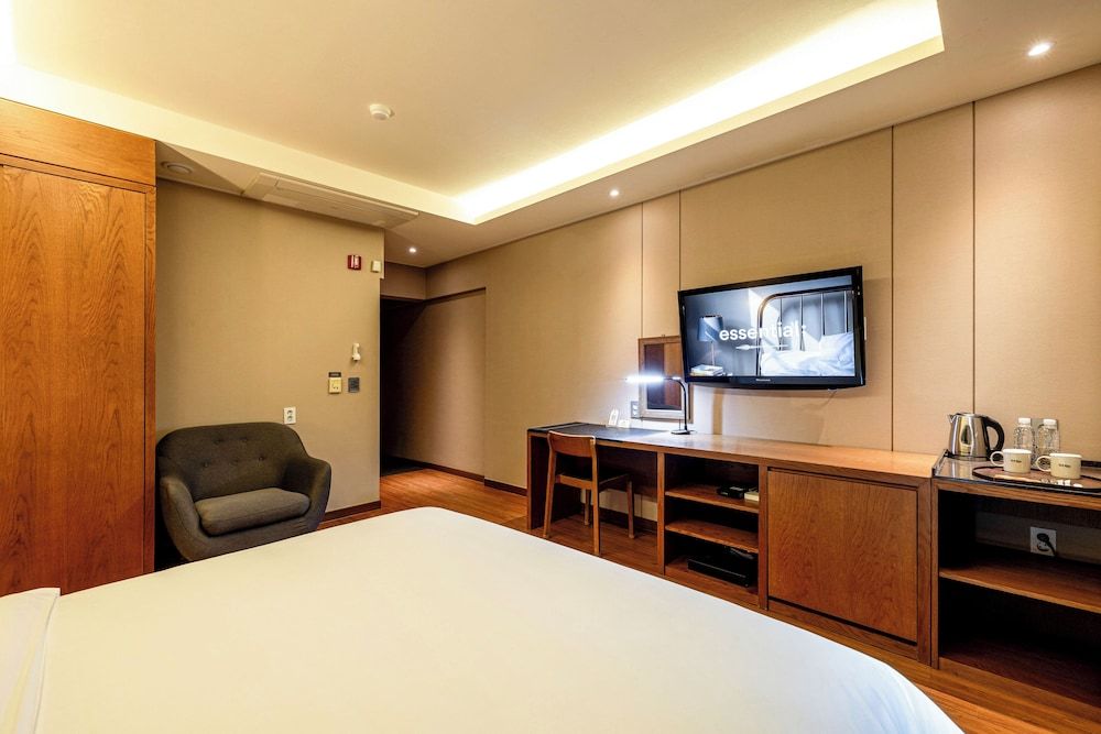 Hotel Sunbee Insadong Standard Double Room (Check parking with hotel. No parking without confirmation) 6