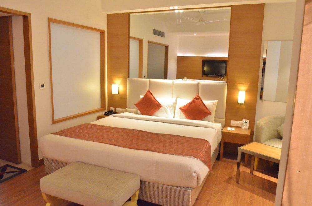 Hotel Landmark Deluxe Room 7