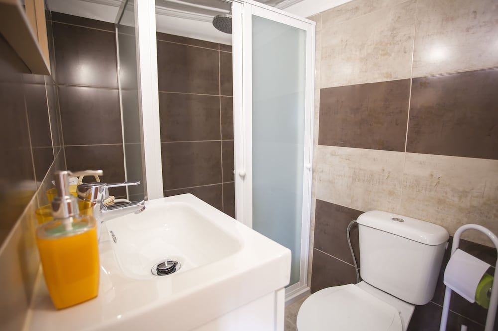 Lisbon Inn Bica Suites Classic Double Room 3