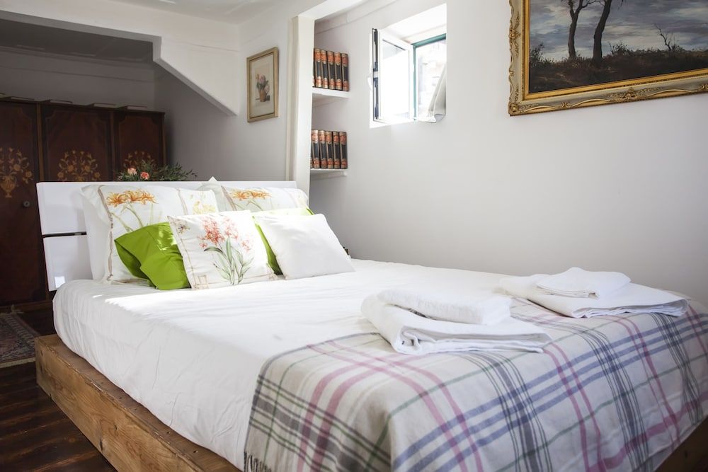 Lisbon Inn Bica Suites Classic Double Room 4