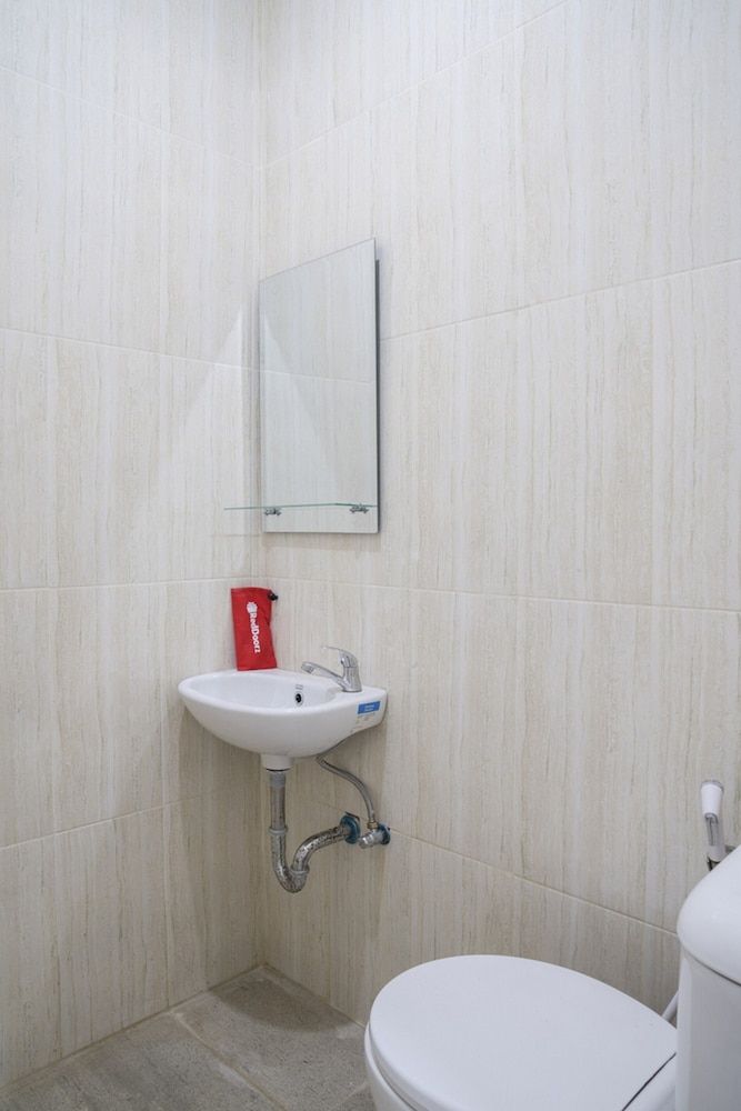 undefined RedDoorz @ Bandengan Jakarta 8